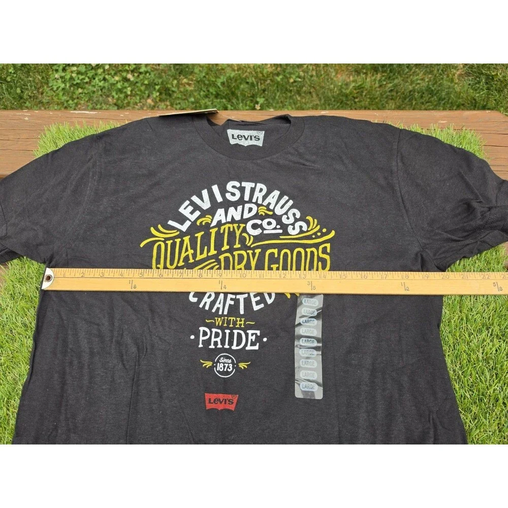 Levi Strauss & Co. Men's Large Black T-shirt w/ Gold/White Graphics Crafted NWT